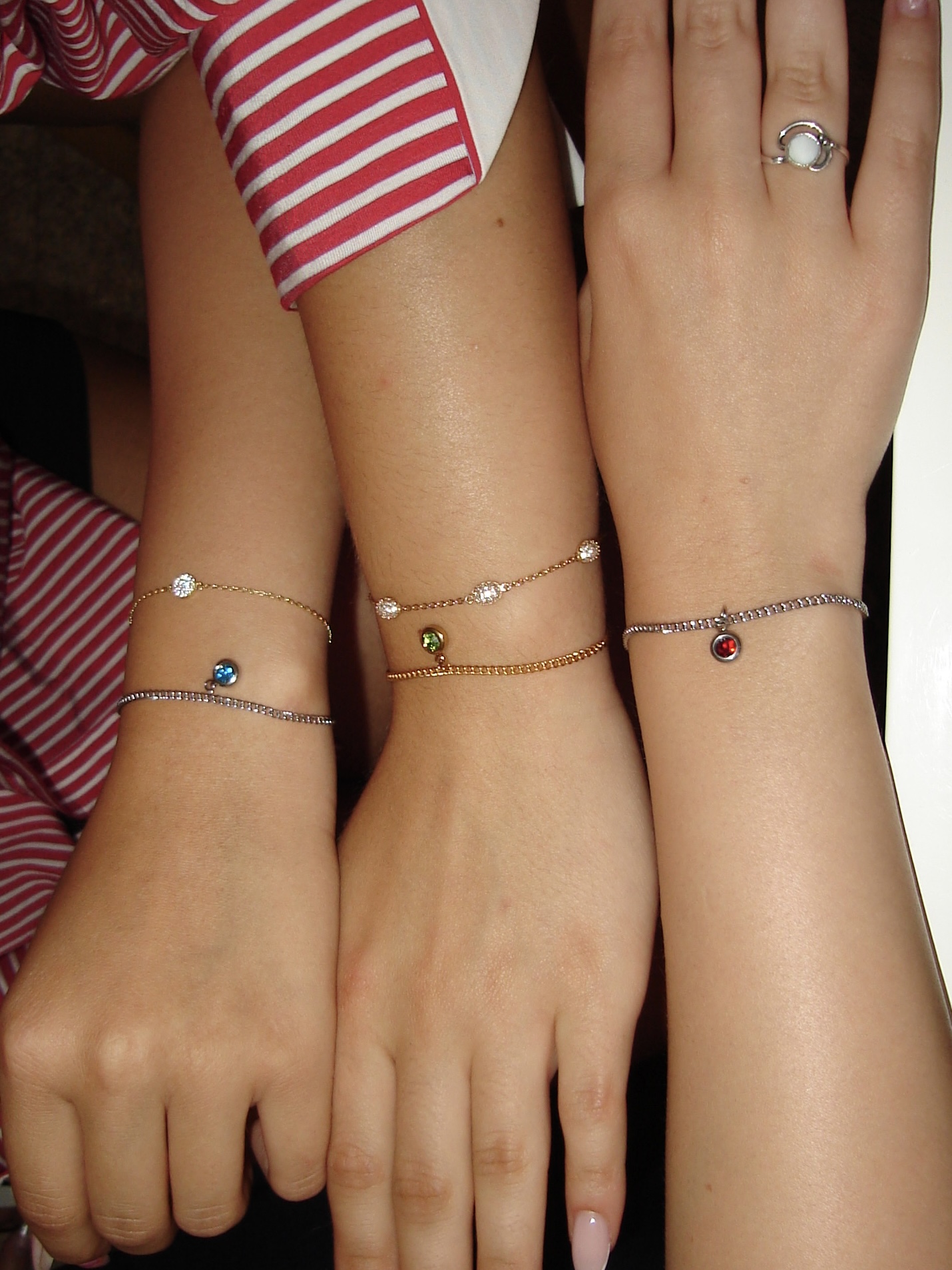 Приятели с гривни и талисмани Infinity Bracelets